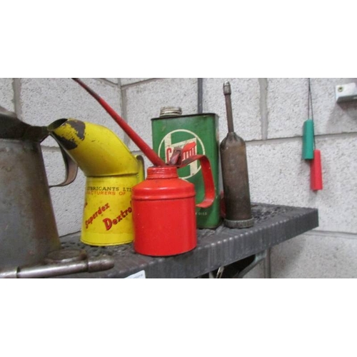 43 - A mixed lot of vintage workshop sundries.