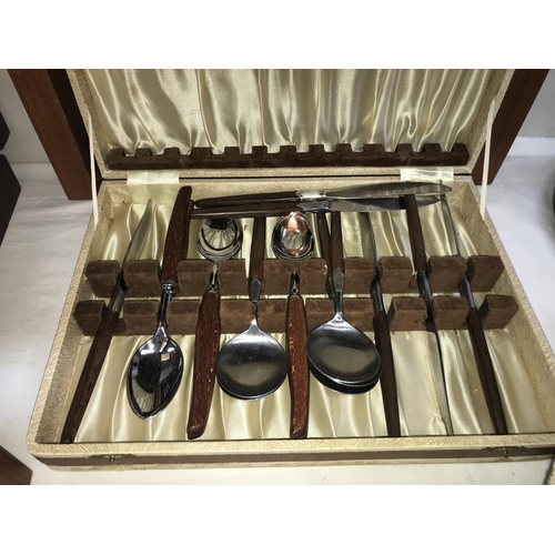 1019 - 9 boxed sets of cutlery, a part set & a Viners part set (this has a 6 place setting)