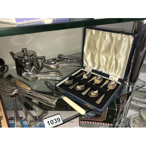 1039 - A good selection of plated flatware/cutlery sets etc. Some cased including toast rack