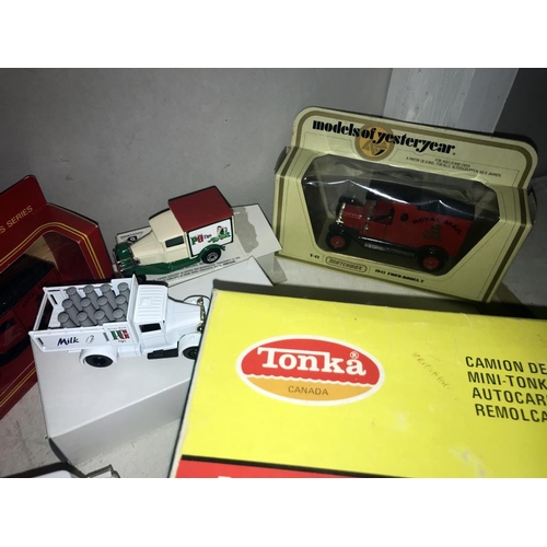 1070 - A boxed tonka mini Tonka tow truck & a quantity of unboxed die cast cars etc.