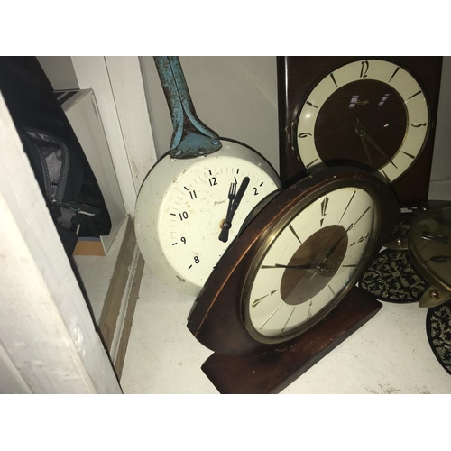 1111 - A selection of vintage/retro clocks including metamec