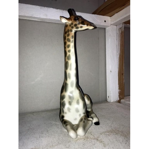 1114 - A Russian pottery model of a giraffe, made in USSR