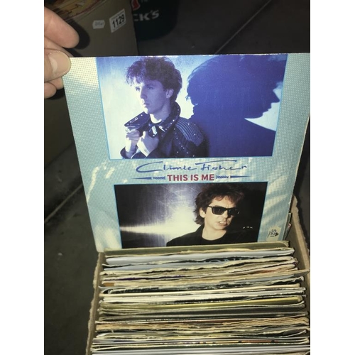 1118 - Approximately 120 x 45rpm records (1960's/70's/80's) including Freddie & The Dreamers, The Shadows, ... 