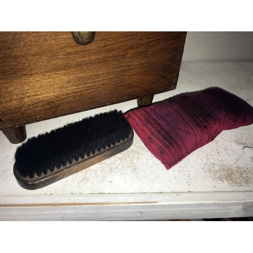 1124 - A vintage shoe shine box & contents