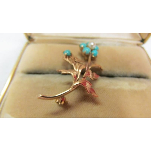 2027 - A sweetheart brooch fashioned as a forget me not flower in turquoise and pearl set 9ct gold.