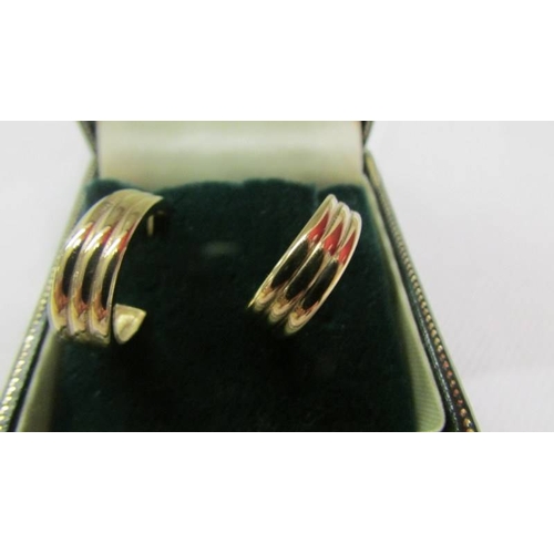 2028 - A pair of 9ct gold ribbed ear hoops. 3.5 grams.