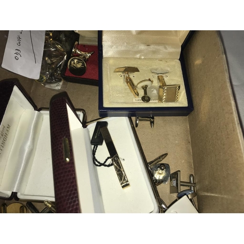 1162 - Over 25 pairs of assorted cufflinks,  a quantity of odd cufflinks & 4 tie clips