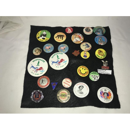 1164 - A quantity of vintage tin badges etc.