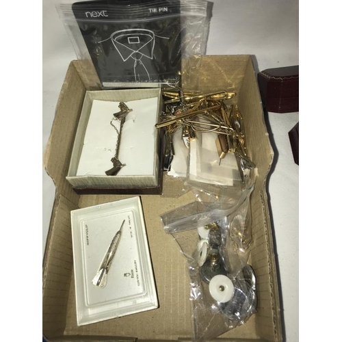 1169 - 19 assorted tie clips including some with Coats of arms & collar studs etc.