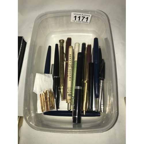 1171 - A mixed lot of pens including Parker & Schaefer etc.