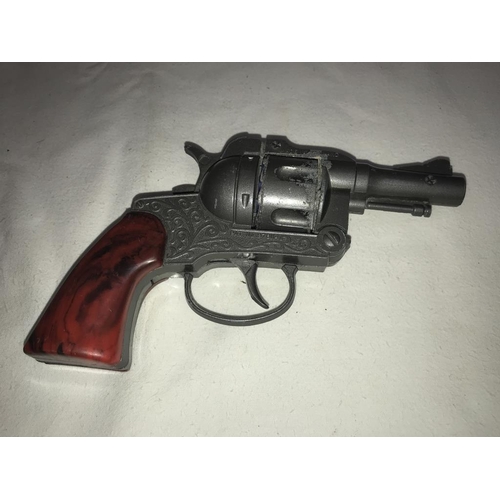 1191 - A vintage Crescent toy cap gun