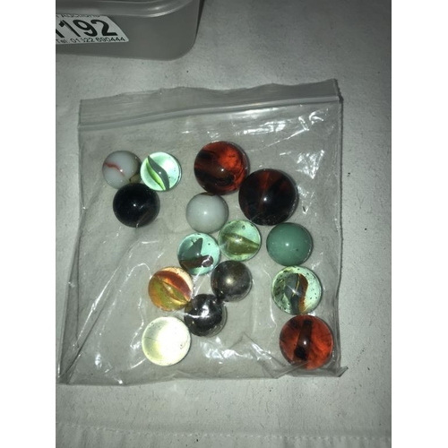 1192 - A quantity of Victorian clay marbles & other vintage marbles