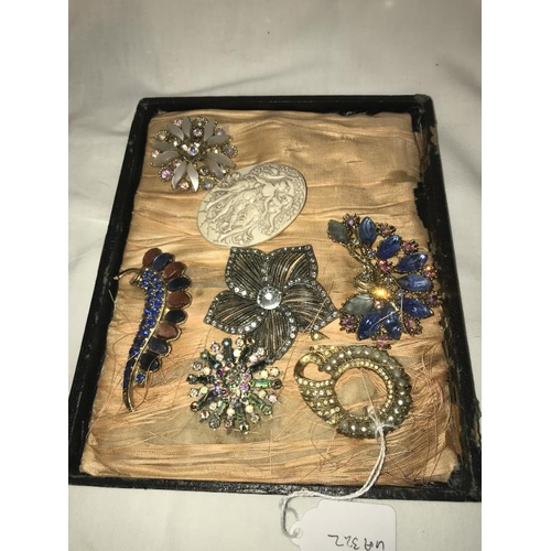 1203 - Approximately 42 vintage brooches & 3 hat pins