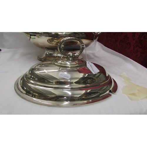 2062 - A superb quality silver plate soup tureen with ladle.