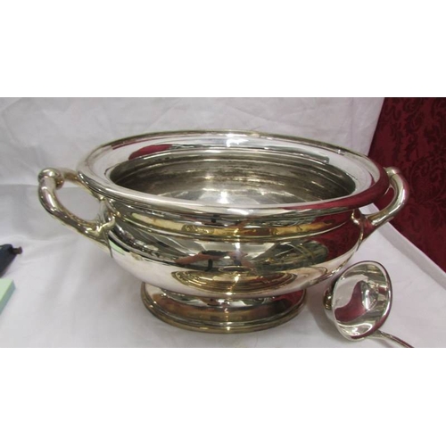 2062 - A superb quality silver plate soup tureen with ladle.