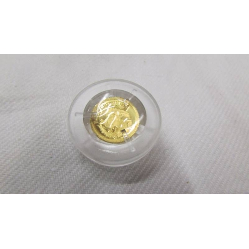 2067 - A 2009 Elizabeth gold half crown in capsule.