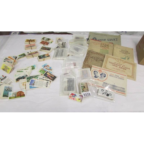 2232 - A mixed lot of cigarette cards (some in albums) including Senior Service, Player's, Will's, Park Dri... 