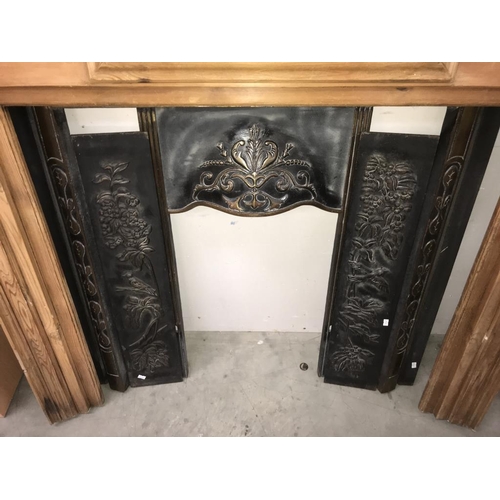 1255 - A cast iron fire place with pine surround (shelf 147 x 18cm) (collect only)