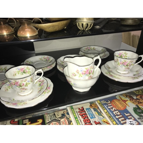 1280 - A quantity of Royal Albert Moss Rose tea ware (possibly 1950's)16 piece set & 6 extra plates, 8 sauc... 