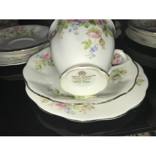 1280 - A quantity of Royal Albert Moss Rose tea ware (possibly 1950's)16 piece set & 6 extra plates, 8 sauc... 