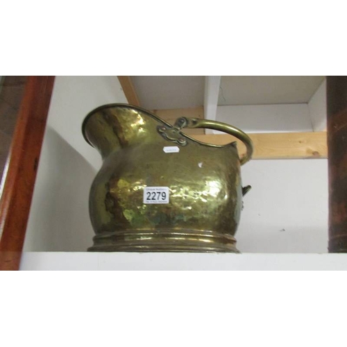 2279 - A brass coal scuttle.