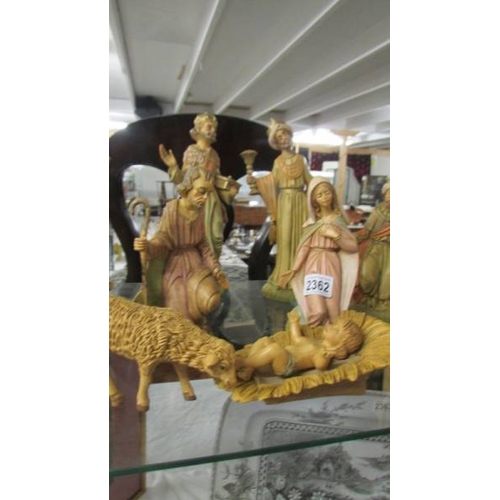 2362 - A sixteen pieces Nativity set. (Collect only)