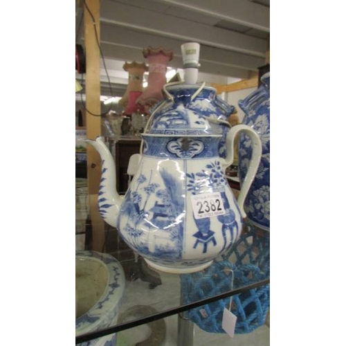 2382 - A blue and white teapot.