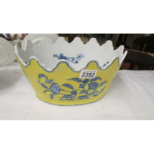 2392 - An oval Chinese bowl and a smaller bowl.  (Collect only)