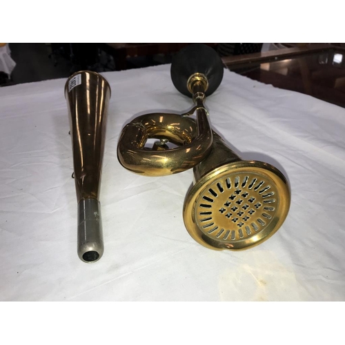 1402 - A vintage brass hooter car horn (bulb hardened/brittle with age) & a signal horn