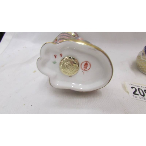 2096 - Two Royal Crown Derby paperweights with gold stoppers - Cat and bird.