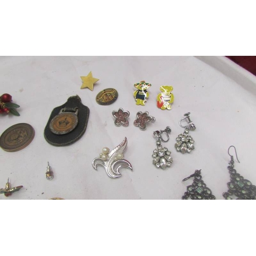 2112 - A mixed lot of earrings etc.,