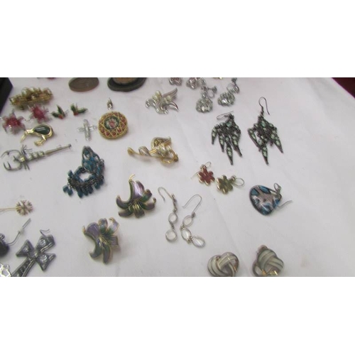 2112 - A mixed lot of earrings etc.,