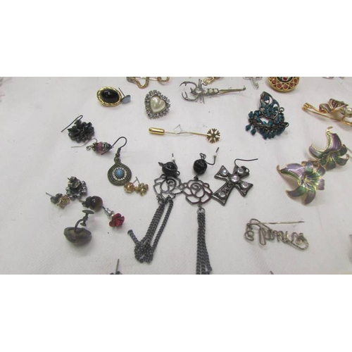 2112 - A mixed lot of earrings etc.,