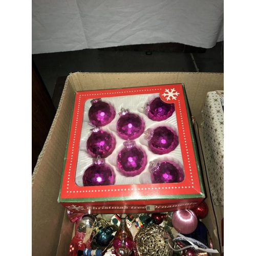 1344 - A quantity of vintage Christmas decorations