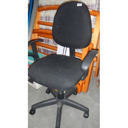 117 - A black office chair. (collect only)