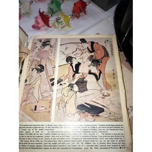 1438 - 5 Japanese wood block prints & a book of Hokusai prints etc.