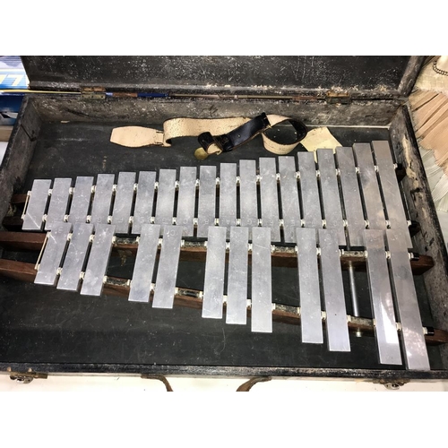 1454 - A Bel Air musical glockenspiel in case, no strikers (hammers)