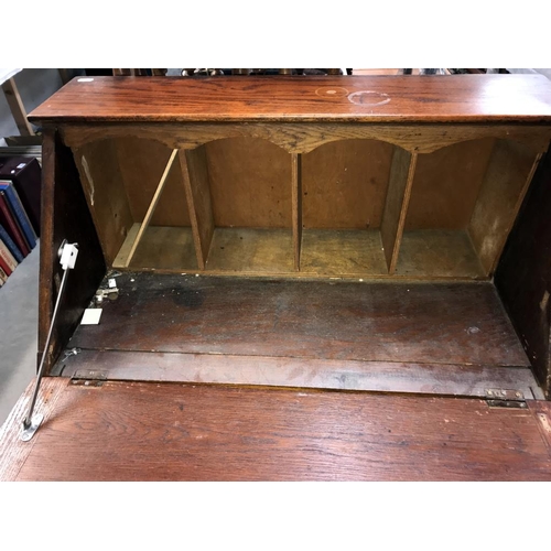 1480 - A 1930's/50's oak bureau