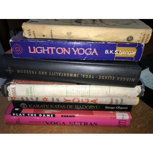 1512 - A quantity of books on yoga & karate