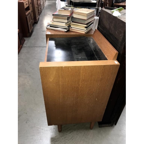 1513 - A vintage Stag oak veneer pedestal school type desk (88cm x 46cm x 74.5cm)