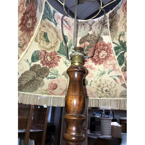 1515 - An Edwardian floor standing standard lamp (height to top of shade 168cm)