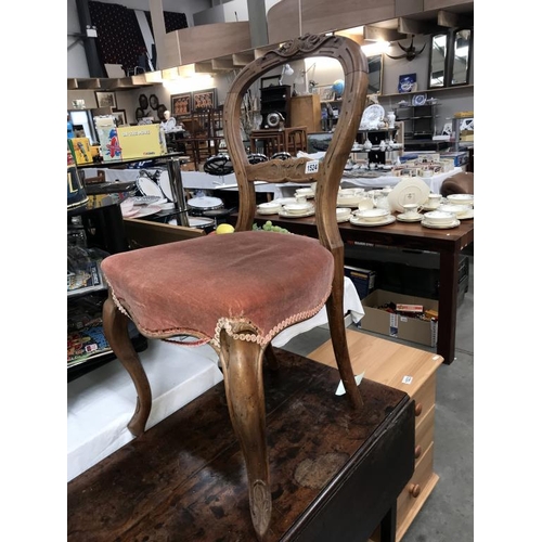 1524 - A Victorian mahogany balloon back hall chair