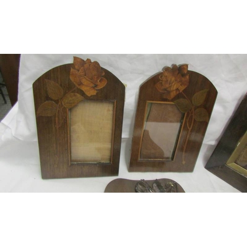 2187 - Five vintage photograph frames, 2 inlaid with flowers, all a/f.