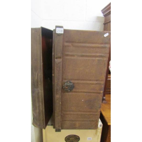 2508 - An old tin trunk. (collect only)