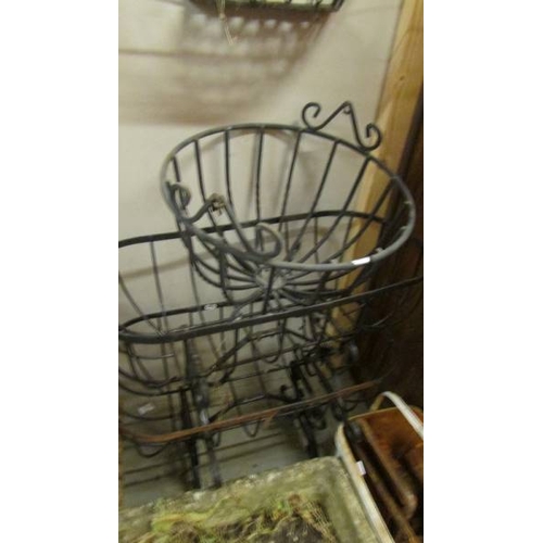 2534 - Three wrought iron garden baskets and 2 wall hanging baskets. (collect only)