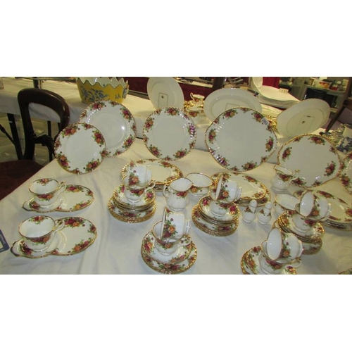 2562 - Approximately 90 pieces of Royal Albert Old Country Roses tea and dinner ware (Four side plates have... 