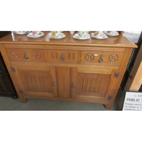 2586 - A superb quality light oak arched top dresser. (collect only)