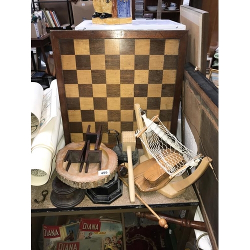 499 - A British Chess Co. Stroud, Gloucester Royal No: 3 chess board & quantity of wooden items . (collect... 