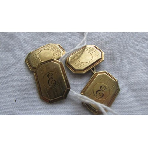 28 - A pair of 9ct gold cuff links, monogrammed 'E'. 4.4 grams.