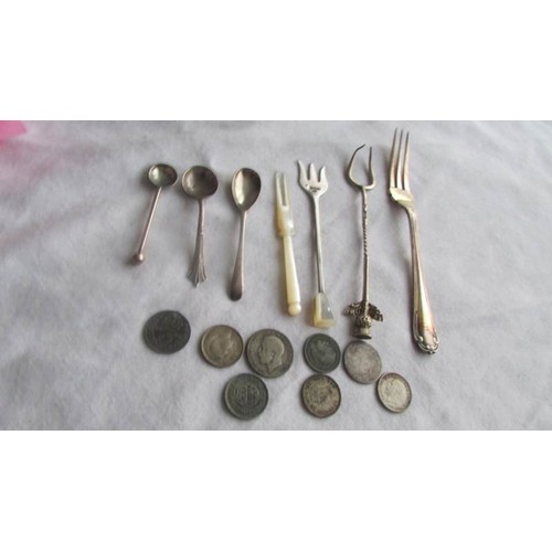 63 - Five items of silver flatware including pickle forks, salt spoons etc., 33 grams.  13 grams of silve... 